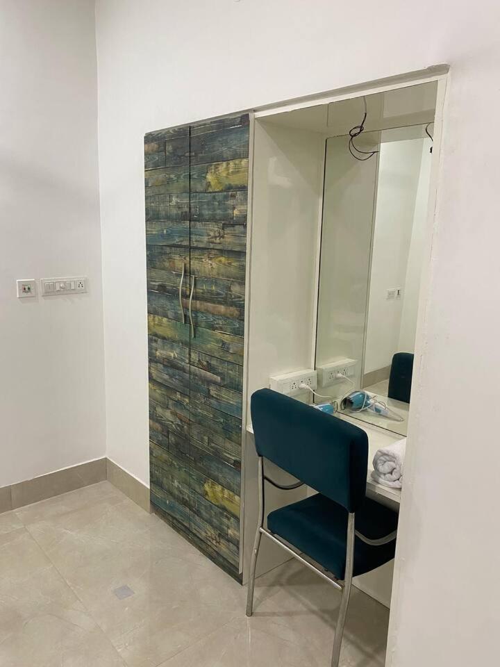 Apartment Handpicked Aashiyana-emerald Kolkata