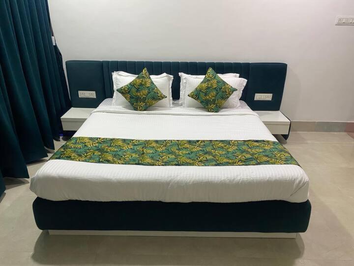 Handpicked Aashiyana-emerald Apartment
